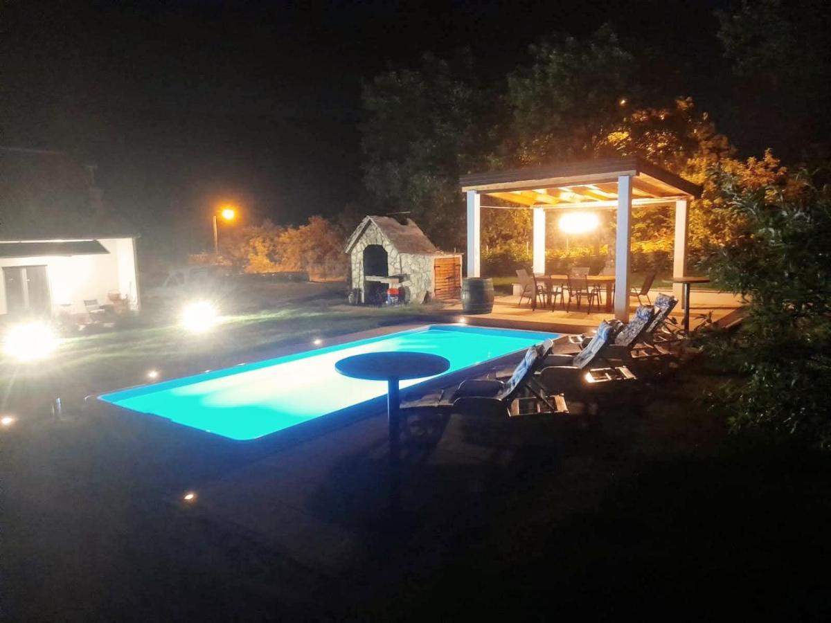 Villa Marie With Pool, Two Bedrooms For 4+2Kids Cavoglave المظهر الخارجي الصورة